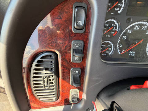 2017 Freightliner M2 106