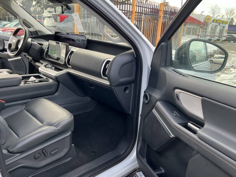 2025 Ford Expedition MAX Active