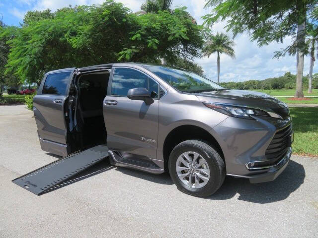 2024 Toyota Sienna XLE 7-Passenger