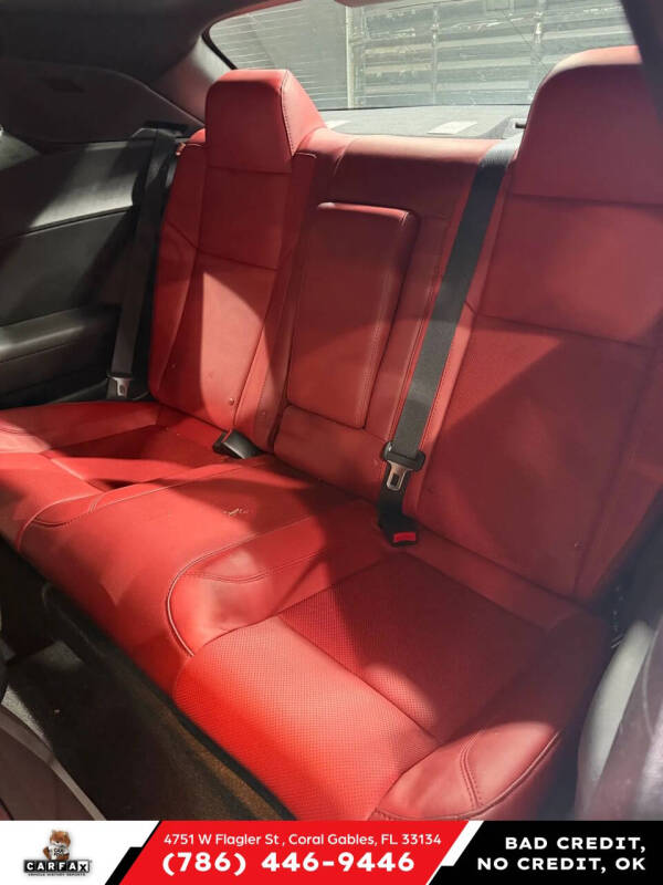 2015 Dodge Challenger SXT Plus