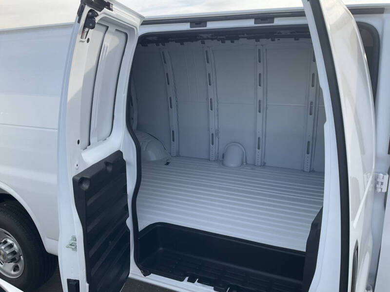 2025 Chevrolet Express 3500