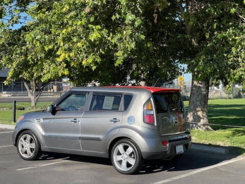 2011 Kia Soul +