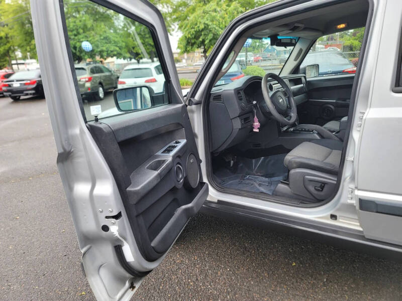2008 Jeep Commander Sport