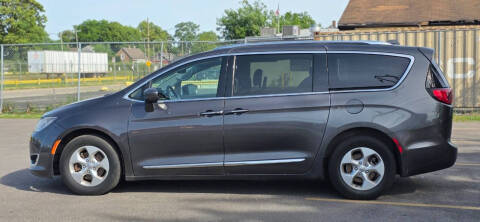 2017 Chrysler Pacifica Touring-L Plus