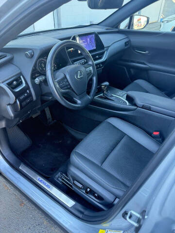 2024 Lexus UX 250h F SPORT Design