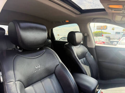 2011 Infiniti FX35
