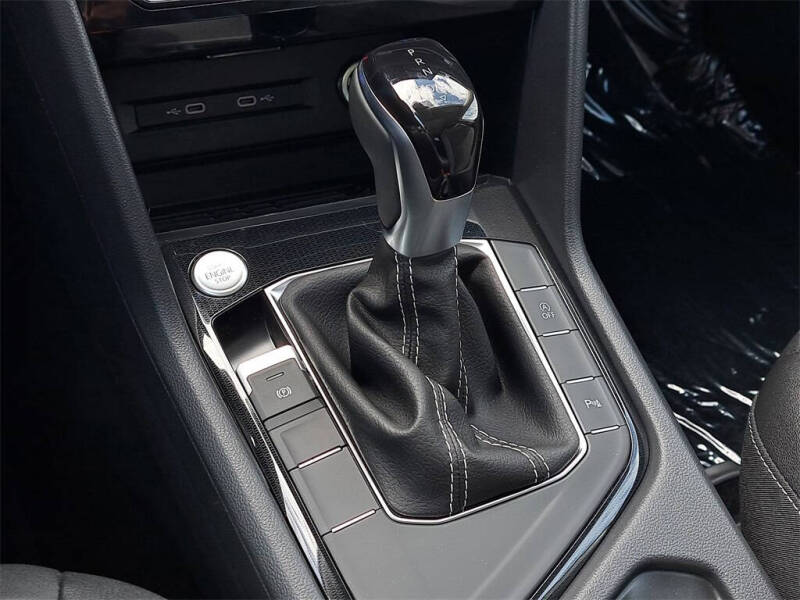 2025 Volkswagen Taos SE Black