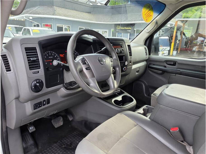 2017 Nissan NV