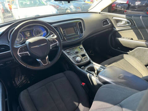 2016 Chrysler 200 LX