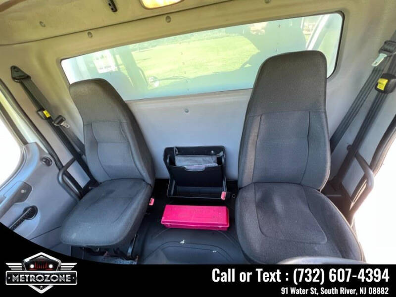 2012 Freightliner M2 106