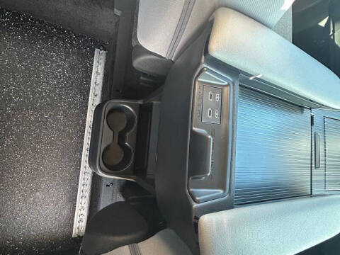 2025 Toyota Sienna LE 8-Passenger