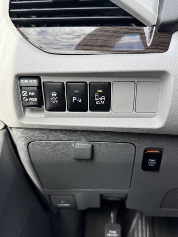 2017 Toyota Sienna XLE 8-Passenger