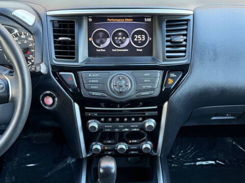 2017 Nissan Pathfinder SV