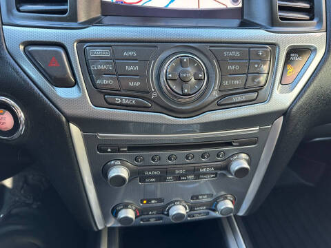 2017 Nissan Pathfinder SL