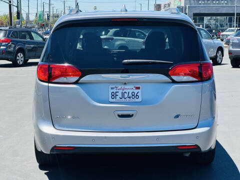 2018 Chrysler Pacifica Hybrid Limited