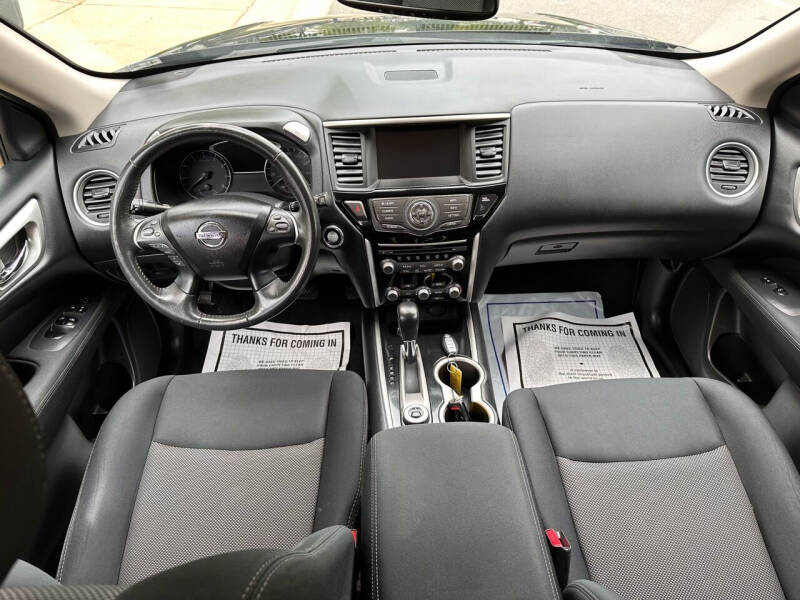 2017 Nissan Pathfinder SV