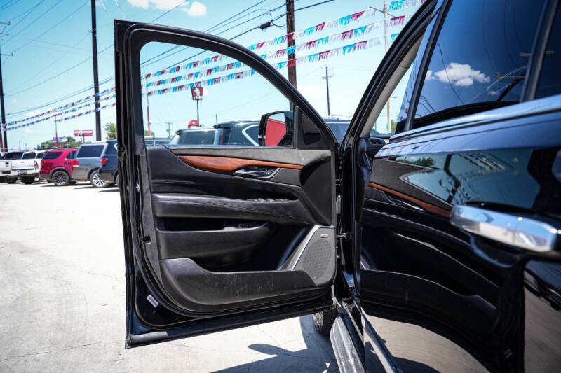 2016 Cadillac Escalade Standard