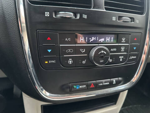 2014 Chrysler Town and Country Touring-L