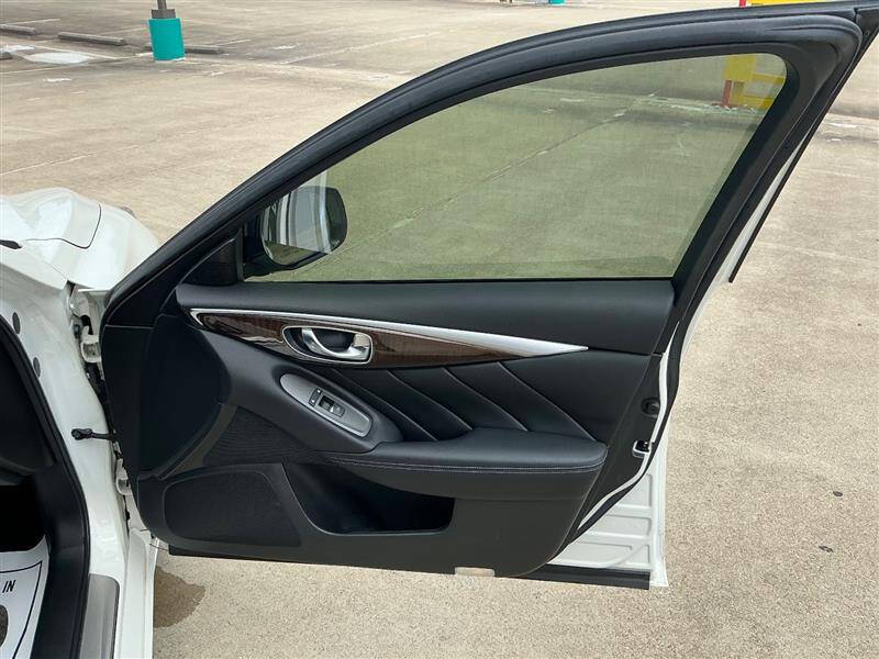 2015 Infiniti Q50