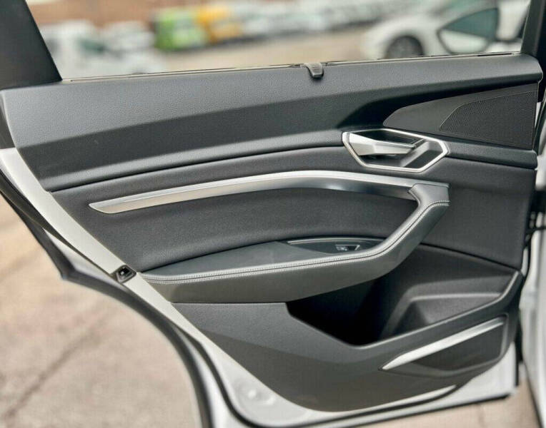 2024 Audi Q8 e-tron quattro Prestige