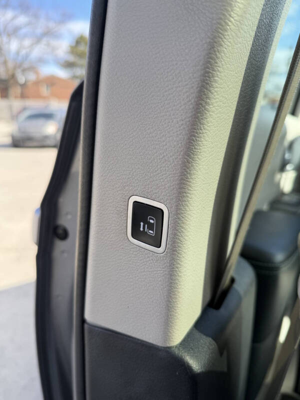 2017 Chrysler Pacifica Hybrid Platinum