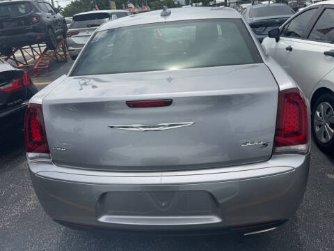 2016 Chrysler 300 S