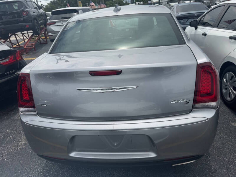 2016 Chrysler 300 S