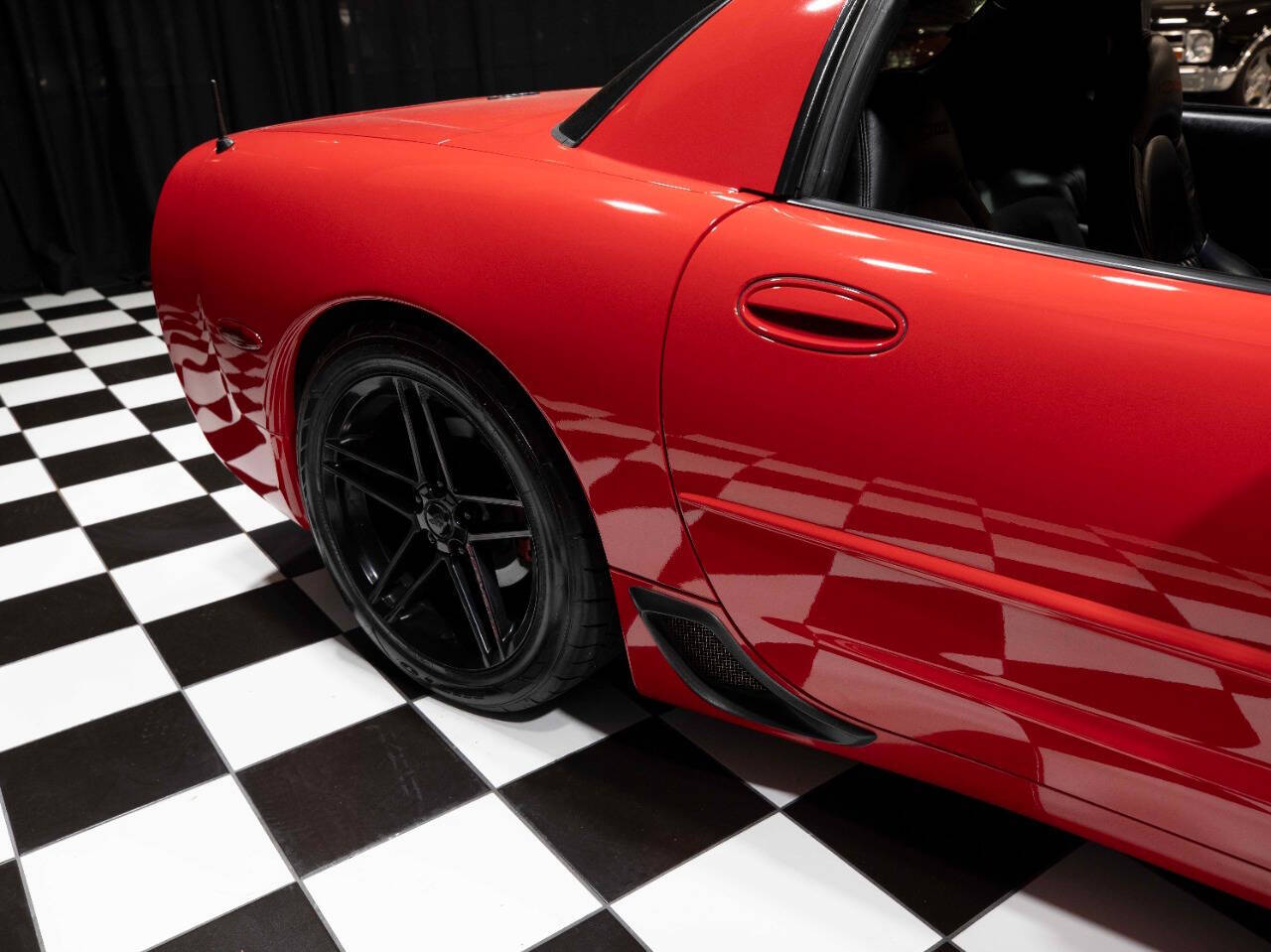 2004 Chevrolet Corvette 16