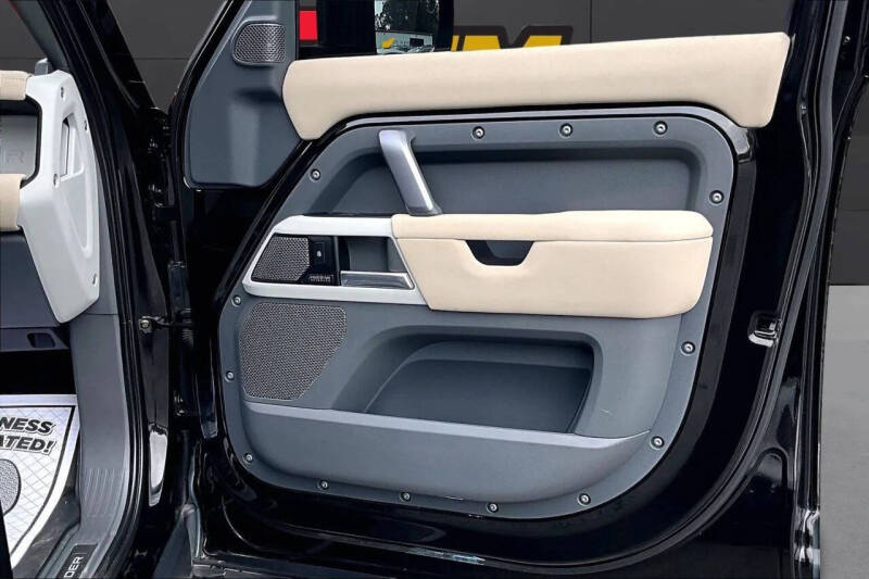 2022 Land Rover Defender 110 X-Dynamic SE