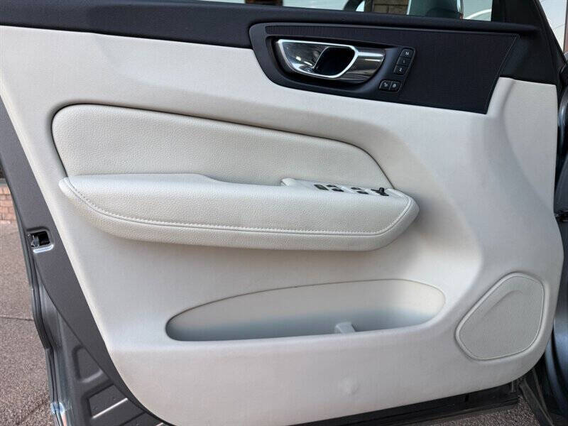 2020 Volvo XC60 T6 Momentum