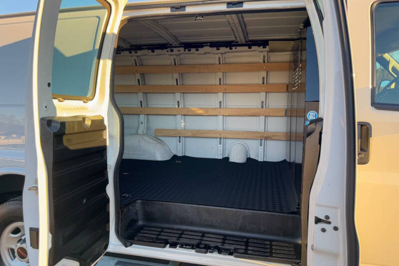 2024 GMC Savana 2500