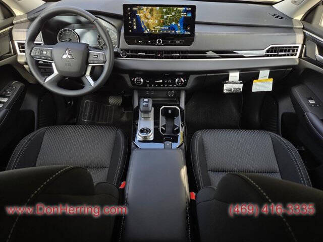 2025 Mitsubishi Outlander ES