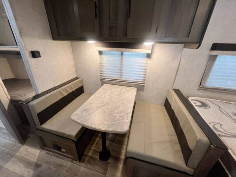 2021 Gulfstream Enlighten Super Lite