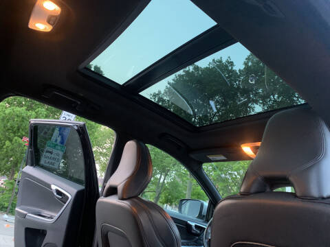 2016 Volvo XC60 T6 Drive-E R-Design