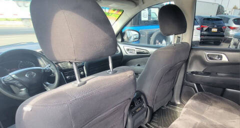 2016 Nissan Pathfinder SV