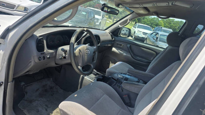 2004 Toyota Sequoia SR5