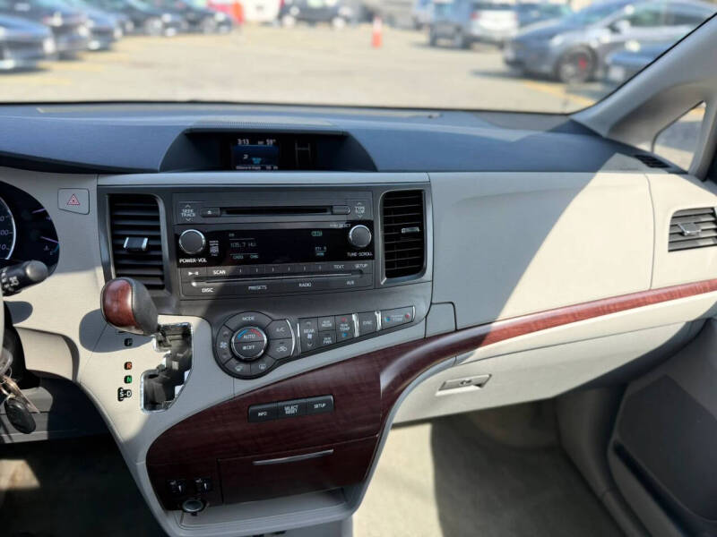 2012 Toyota Sienna