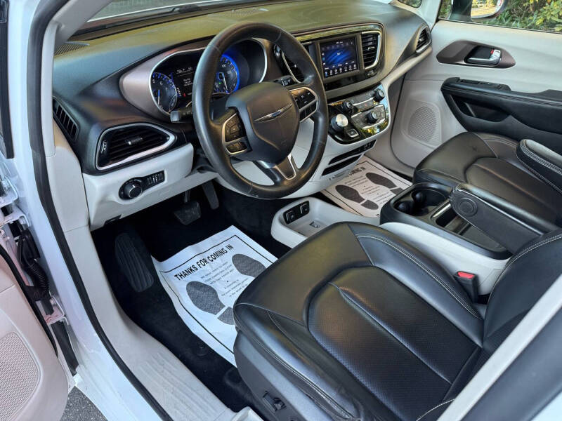 2020 Chrysler Voyager LXi