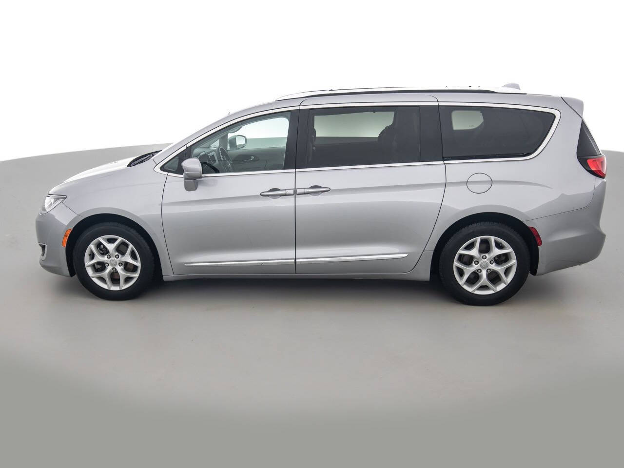 Used Car 2017 Chrysler Pacifica  Touring L Plus 4dr Mini Van For Sale Under $12,000 In Coal City, Illinois