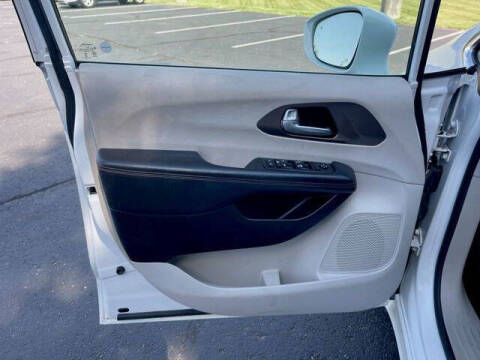 2017 Chrysler Pacifica Touring-L