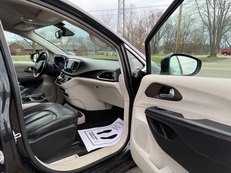 2017 Chrysler Pacifica Touring-L