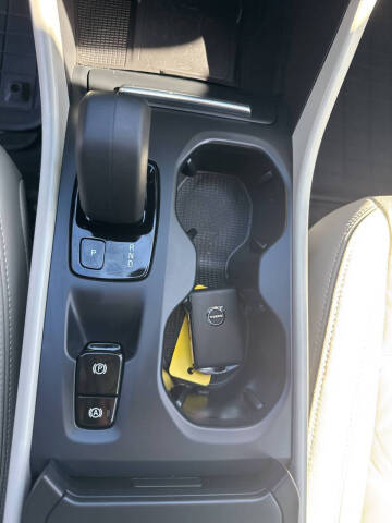 2022 Volvo XC40 T5 Momentum