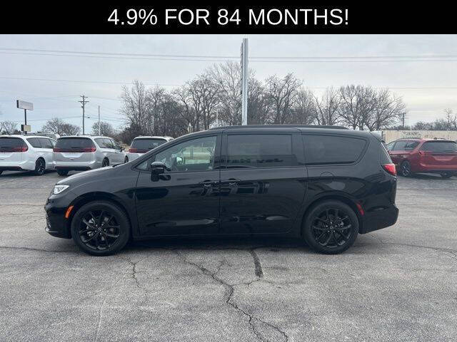 2026 Chrysler Pacifica Select