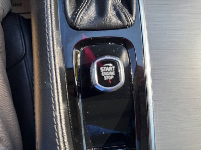 2022 Volvo XC90 T5 Momentum