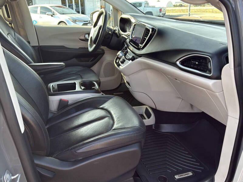 2022 Chrysler Pacifica Touring L