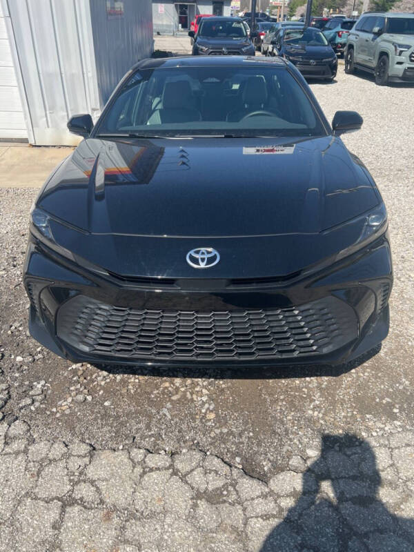 2025 Toyota Camry SE's photo