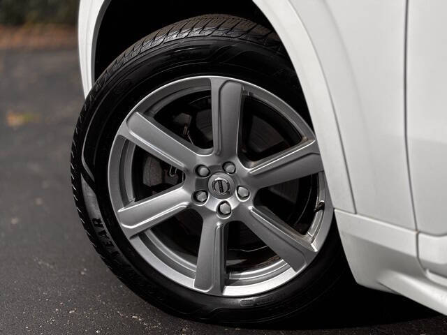 2021 Volvo XC90 T6 Momentum 7-Passenger