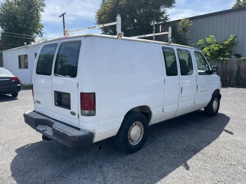 2003 Ford E-Series E-150 Base