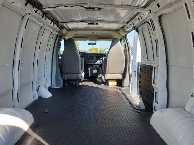 2025 Chevrolet Express 3500