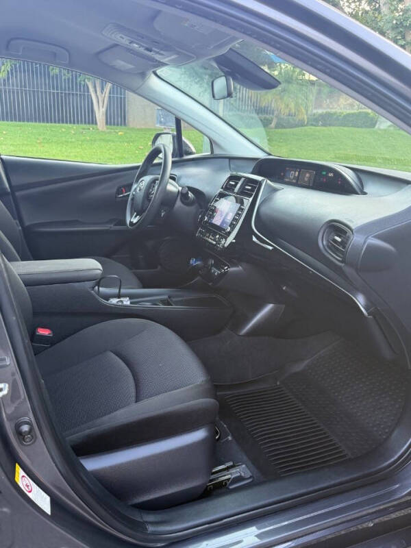 2022 Toyota Prius L Eco